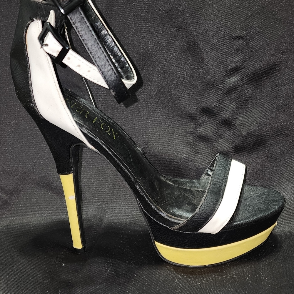 Three-tone heel